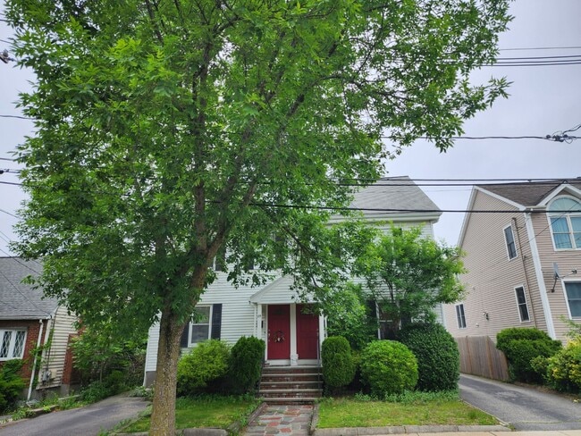 25 Baker St in Belmont, MA - Building Photo - Building Photo