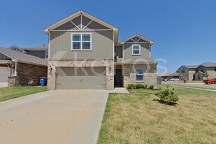 821 NW 4th St in Newcastle, OK - Building Photo