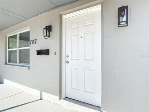 7717 W Hiawatha St in Tampa, FL - Building Photo - Building Photo