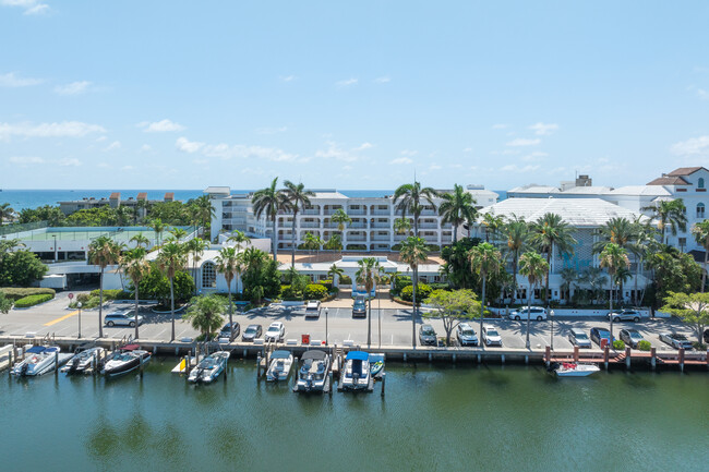 Lago Mar Place in Fort Lauderdale, FL - Foto de edificio - Building Photo