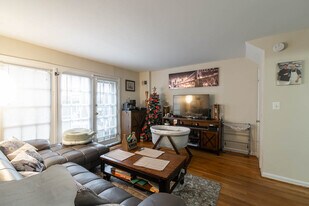 4450 MacArthur Blvd NW in Washington, DC - Building Photo