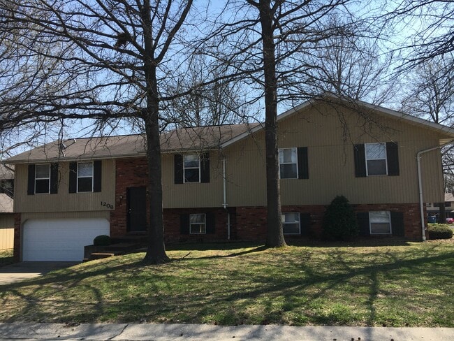 property at 1206 Woodbridge St