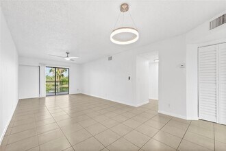 4101 Hiatus Rd in Sunrise, FL - Building Photo - Building Photo
