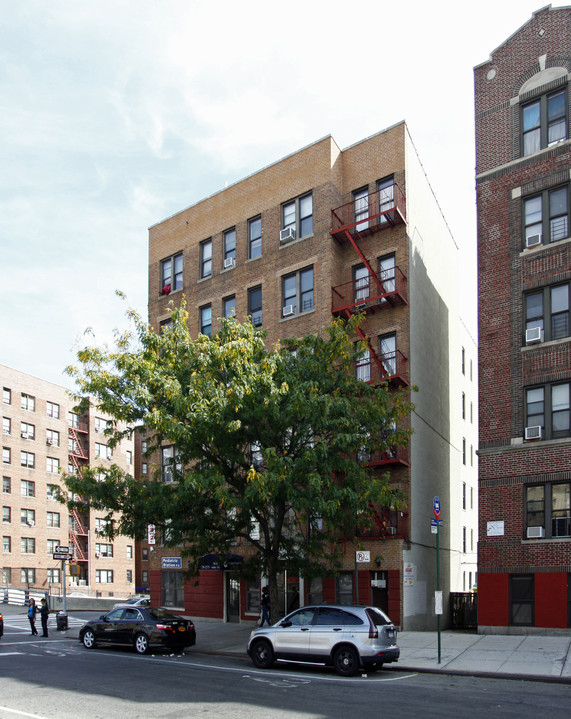 3050 Grand Concourse in Bronx, NY - Building Photo