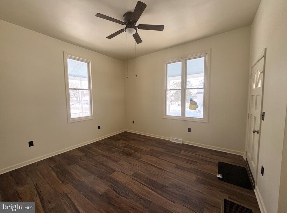 126 Washington Ave in Laurel Springs, NJ - Building Photo