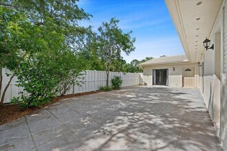12556 Woodmill Dr in Palm Beach Gardens, FL - Building Photo - Building Photo