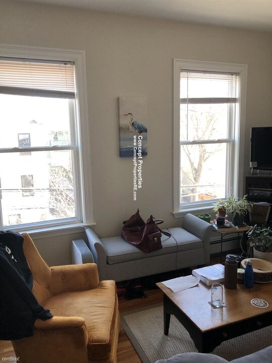 137 Columbia St-Unit -# 2LR in Cambridge, MA - Building Photo