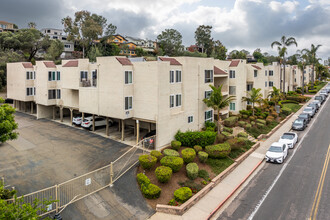 Del Mar Bluffs in Del Mar, CA - Foto de edificio - Primary Photo