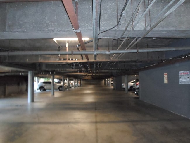 12720 Burbank Blvd, Unit 311 in Los Angeles, CA - Building Photo - Building Photo