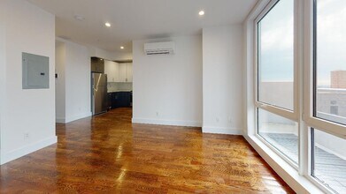 13828 Queens Blvd in Queens, NY - Building Photo - Building Photo