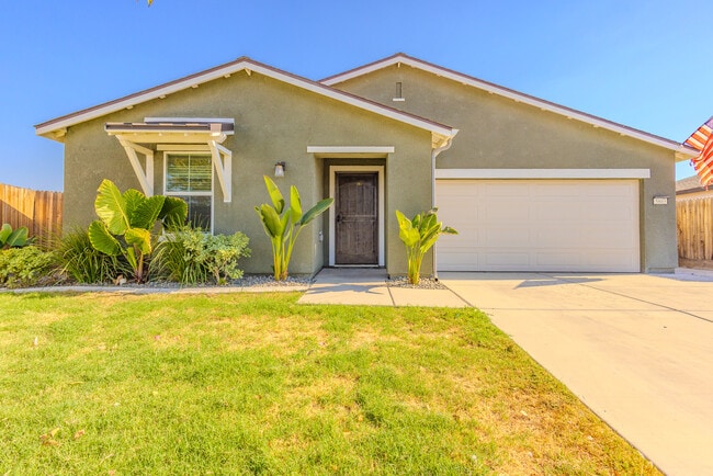5803 Vespucci Ave in Bakersfield, CA - Building Photo - Building Photo