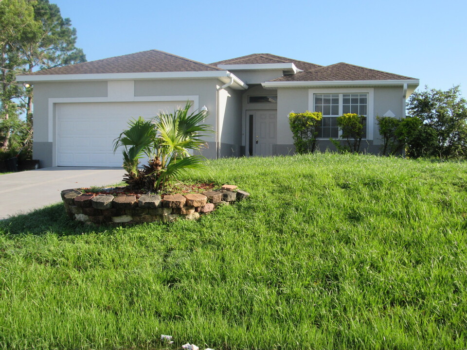 4024 26th St SW in Lehigh Acres, FL - Building Photo