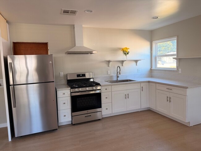 13247 Columbia Way in Downey, CA - Building Photo - Building Photo