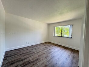16215 Saddle Club Rd in Weston, FL - Building Photo - Building Photo