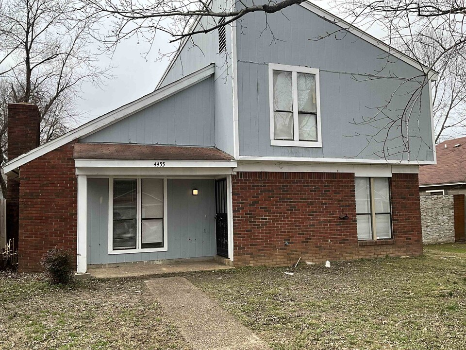 4455 Sandy Park Dr in Memphis, TN - Building Photo