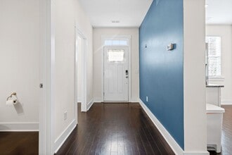 1616 Pat Garrett St in Charlotte, NC - Foto de edificio - Building Photo