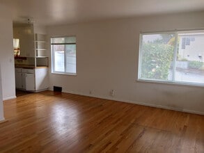 21836 Marine View Dr S in Des Moines, WA - Building Photo - Building Photo