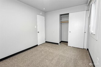 2715 S 7th St, Unit Unit 2 in Tacoma, WA - Building Photo - Building Photo