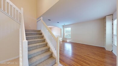 281 Village Green Ave in Jacksonville, FL - Foto de edificio - Building Photo