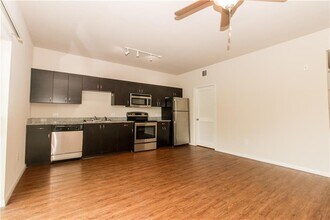 1401 E 4th St in Austin, TX - Building Photo - Building Photo