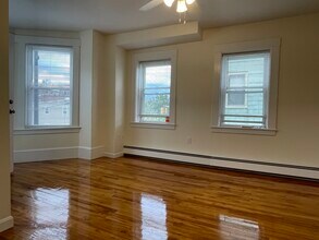 248 Somerville Ave, Unit 2 in Somerville, MA - Foto de edificio - Building Photo