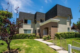 6550 Tampa Ave in Los Angeles, CA - Building Photo