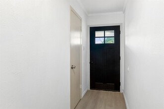 7707 Whitsun Dr in Austin, TX - Foto de edificio - Building Photo