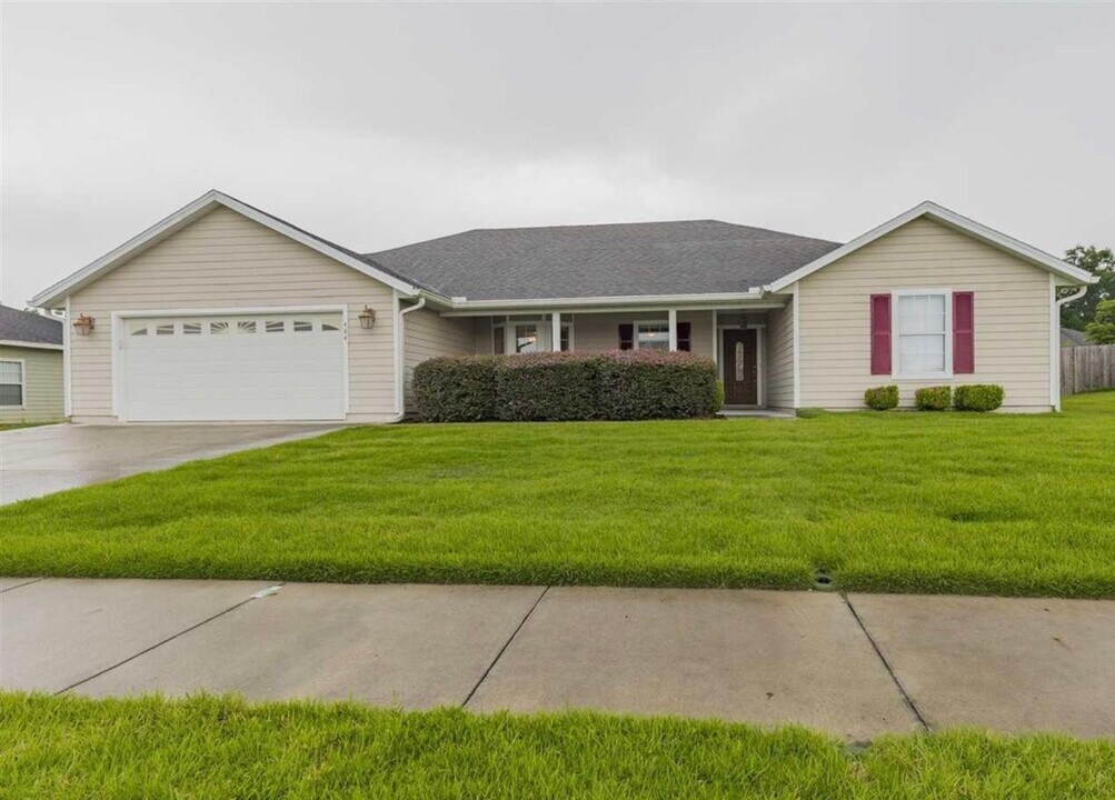 484 NW 232nd Terrace in Newberry, FL - Building Photo