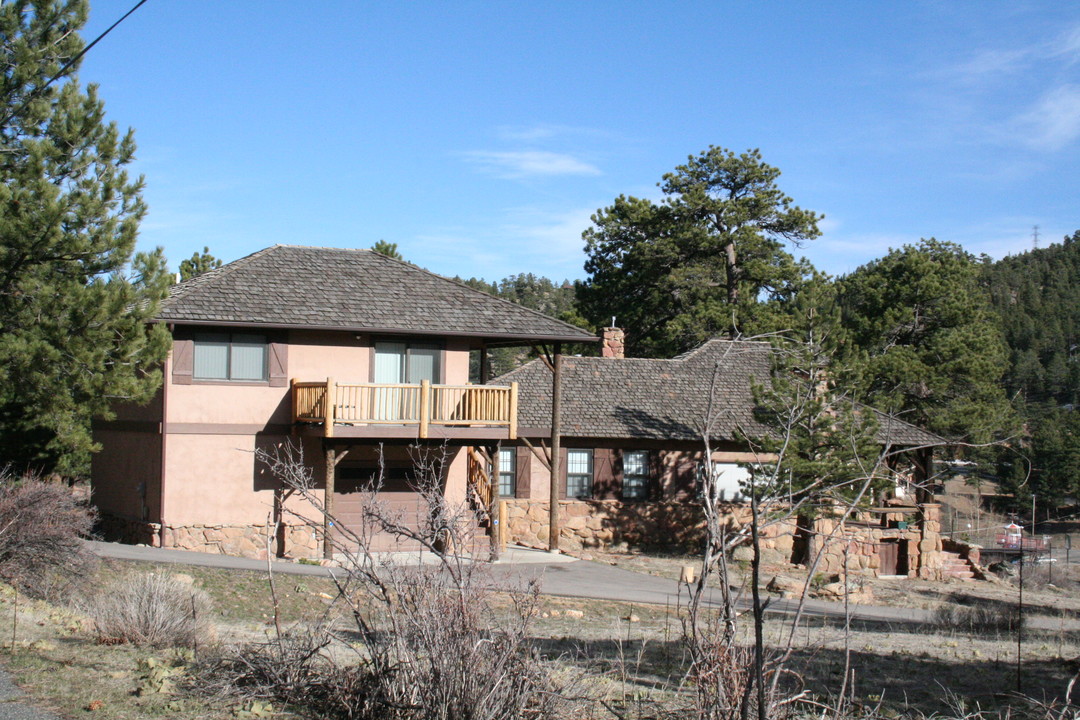 250 Davis St in Estes Park, CO - Building Photo