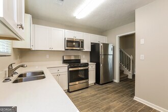 5929 Sara Ashley Ct in Lithonia, GA - Building Photo - Building Photo