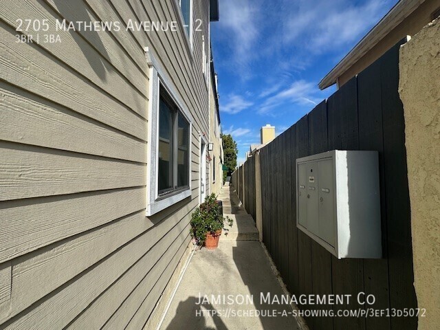 2705 Mathews Ave in Redondo Beach, CA - Building Photo - Building Photo