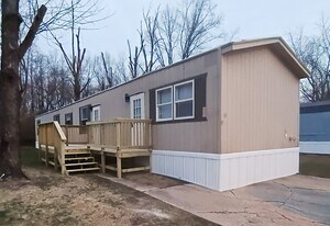46 Deerwood Park in Centralia, IL - Building Photo