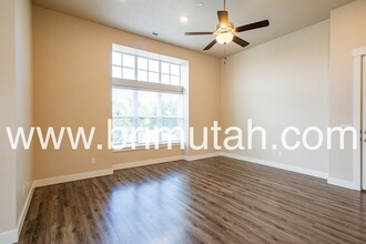 4645 Locust Ln E in Holladay, UT - Foto de edificio - Building Photo