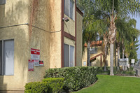 Mission Villa Townhomes in Visalia, CA - Foto de edificio - Building Photo