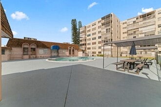 16450 Miami Dr in North Miami Beach, FL - Building Photo - Building Photo