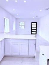 1160 NW 37th St in Miami, FL - Building Photo - Building Photo