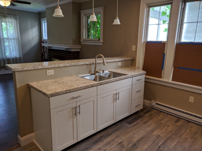 72 William St, Unit Apt B in Pittston, PA - Building Photo - Building Photo