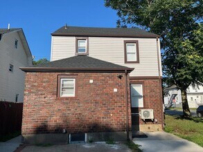 21 James L L Burrell Ave in Hempstead, NY - Building Photo - Building Photo