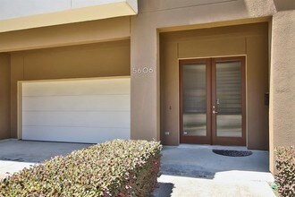 5606 Blossom St in Houston, TX - Building Photo - Building Photo