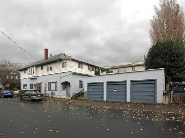 1702-1712 SE Main St in Portland, OR - Building Photo - Building Photo