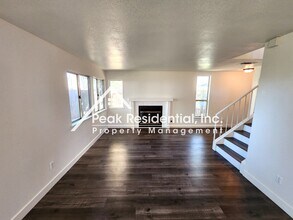 7603 Delta Pointe Way in Sacramento, CA - Building Photo - Building Photo