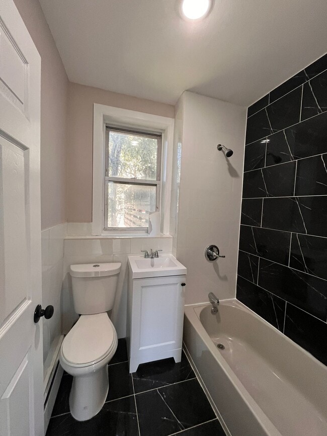 165 Delaware Ave, Unit 4 in Jersey City, NJ - Foto de edificio - Building Photo