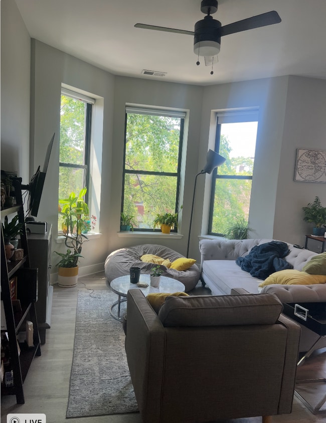 property at 3611 N Greenview Ave