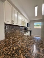 516 NW 179th St in Miami, FL - Building Photo