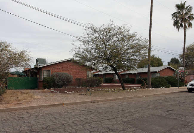 1802-1820 N Forgeus Ave in Tucson, AZ - Foto de edificio - Building Photo