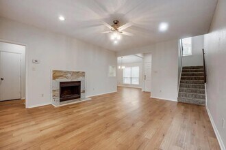 500 Norwood Pl, Unit 9 in Arlington, TX - Building Photo - Building Photo