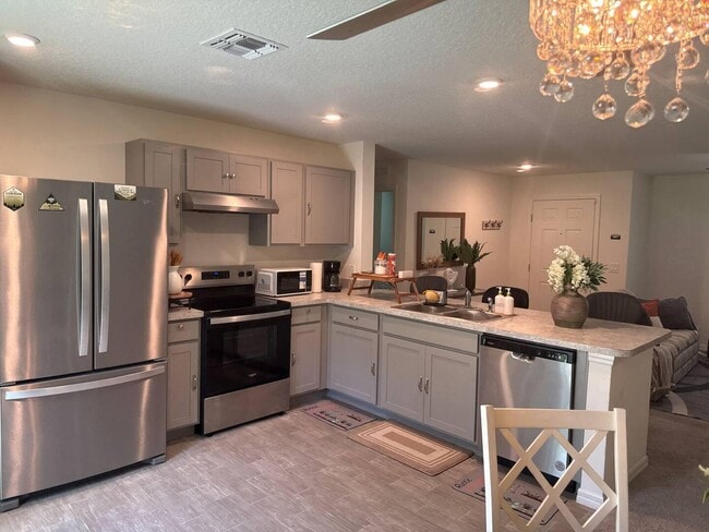 400 Krassner Dr in Palm Bay, FL - Building Photo - Building Photo