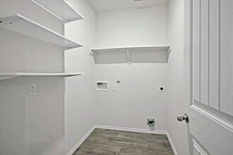 884 Armadillo Dr in Seguin, TX - Foto de edificio - Building Photo