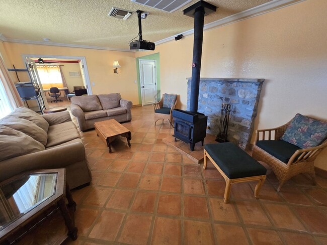 6910 Palm Ave in Yucca Valley, CA - Building Photo - Building Photo