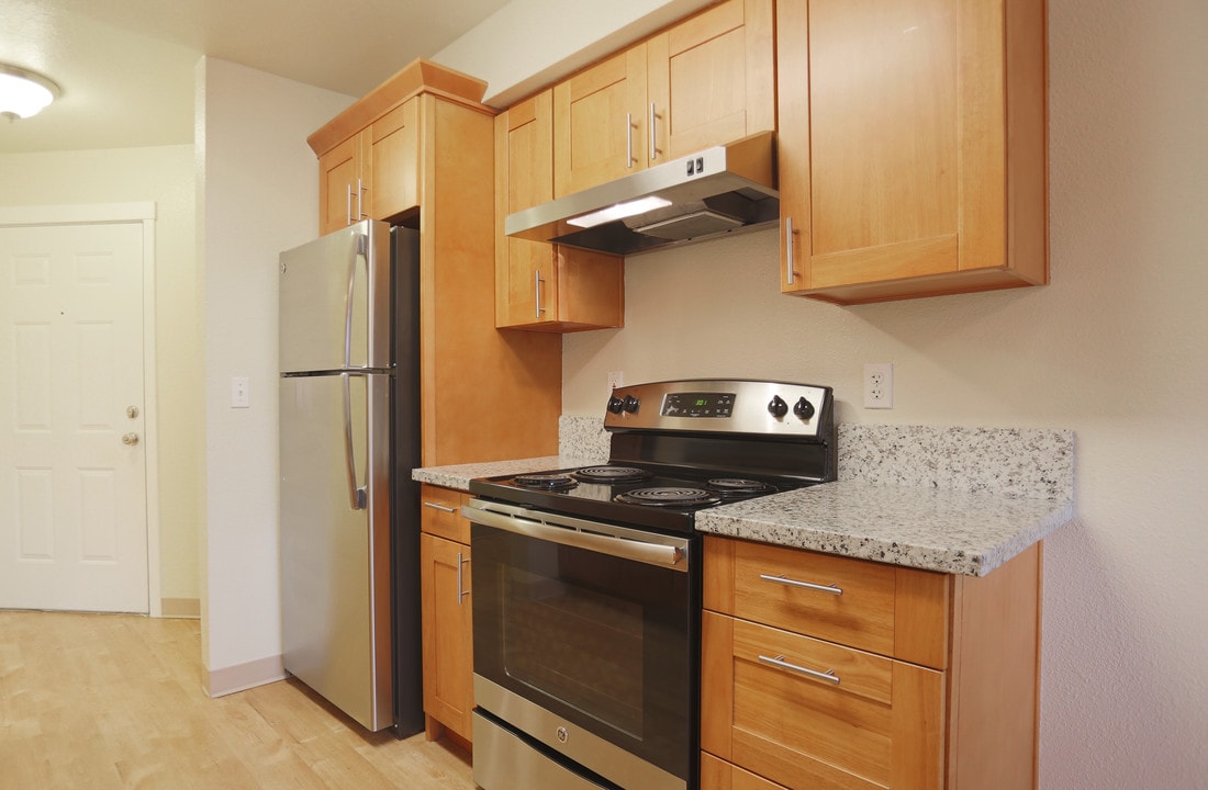 Cascade Woods Apartments in Aloha, OR - Building Photo